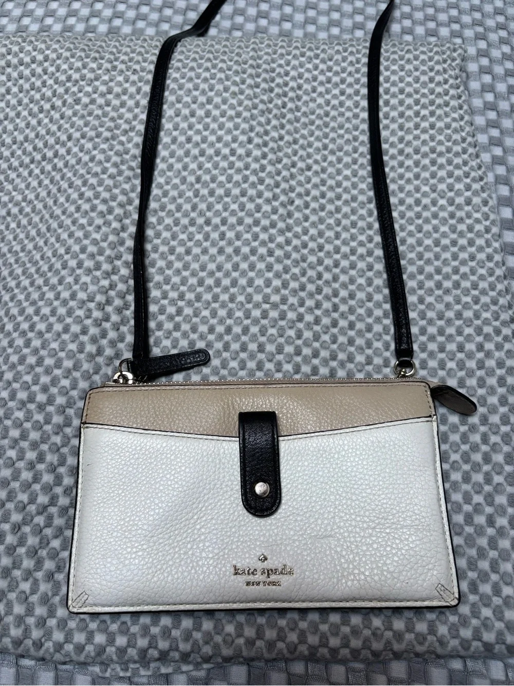 kate spade White, Beige & Black Pebbled Leather Crossbody Wallet/Bag